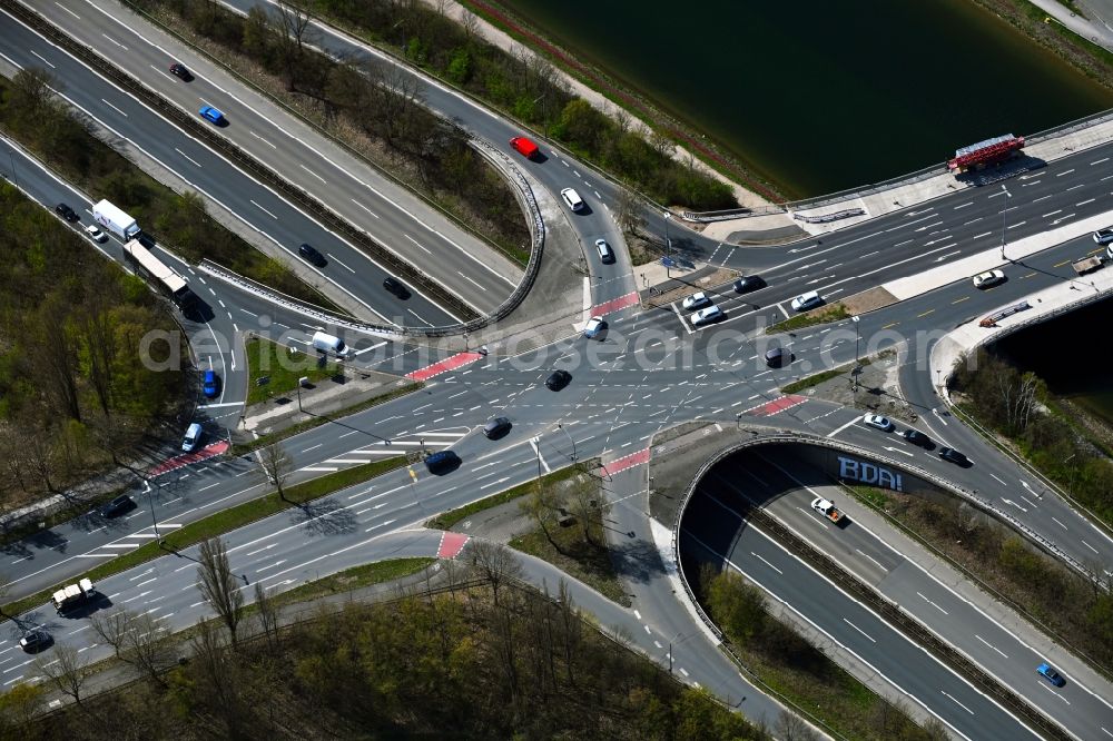 Aerial photograph Nürnberg - Road over the crossroads Suedwesttangente - Rothenburger Strasse in the district Grossreuth bei Schweinau in Nuremberg in the state Bavaria, Germany