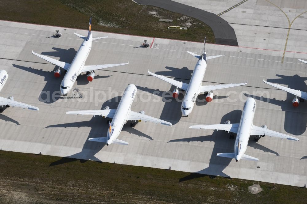 Aerial photograph Schönefeld - Decommissioned due to crisis passenger airplanes of the airline Lufthansa in parking position - parking area at the airport in Schoenefeld in the state Brandenburg, Germany