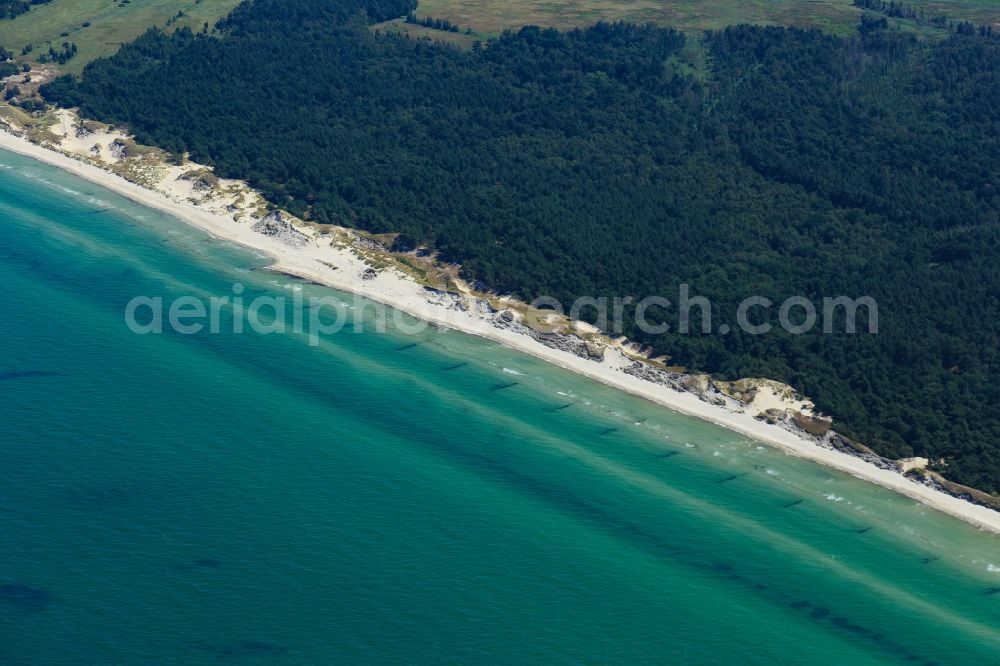 Zingst from the bird's eye view: Coastline on the sandy beach Hohe Duehne of Baltic Sea in Zingst in the state Mecklenburg - Western Pomerania, Germany