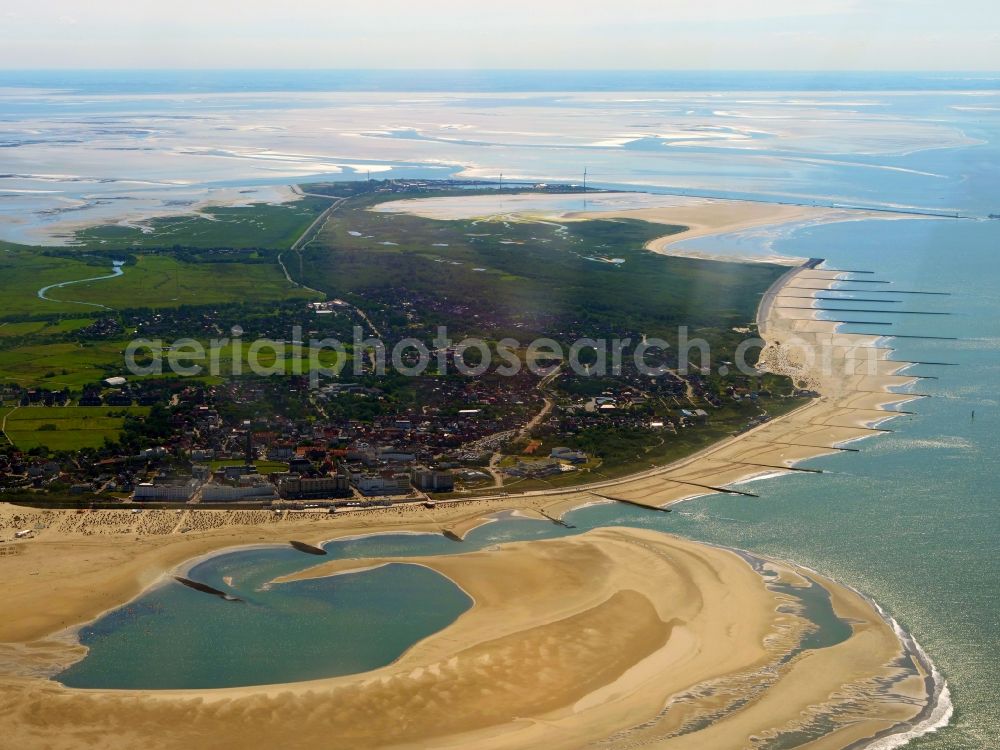 Borkum from the bird's eye view: Coastal landscape and sandbar - structures at the North Sea in Borkum in the state Lower Saxony, Germany