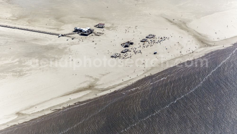 Aerial image St. Peter-Ording - Coastline on the sandy beach of Badestelle Ording Nord in the district Sankt Peter-Ording in Sankt Peter-Ording in the state Schleswig-Holstein