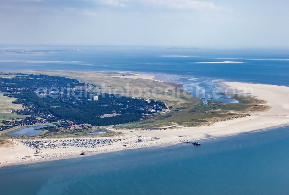 Sankt Peter-Ording from the bird's eye view: Coastline on the sandy beach of Badestelle Ording Nord in the district Sankt Peter-Ording in Sankt Peter-Ording in the state Schleswig-Holstein, Germany