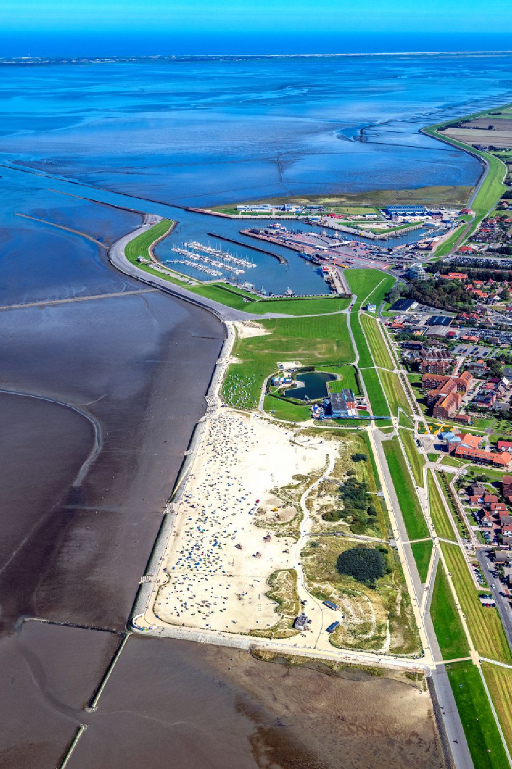 Aerial photograph Norden - Coastline on the sandy beach Norddeich in the district Norddeich in Norden in the state Lower Saxony, Germany