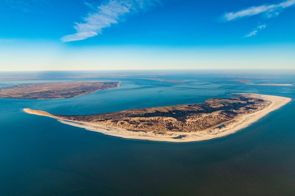Nebel from above - Sandy beach on the coastline of the North Sea island Amrum and Wadden Sea in the state Lower Saxony