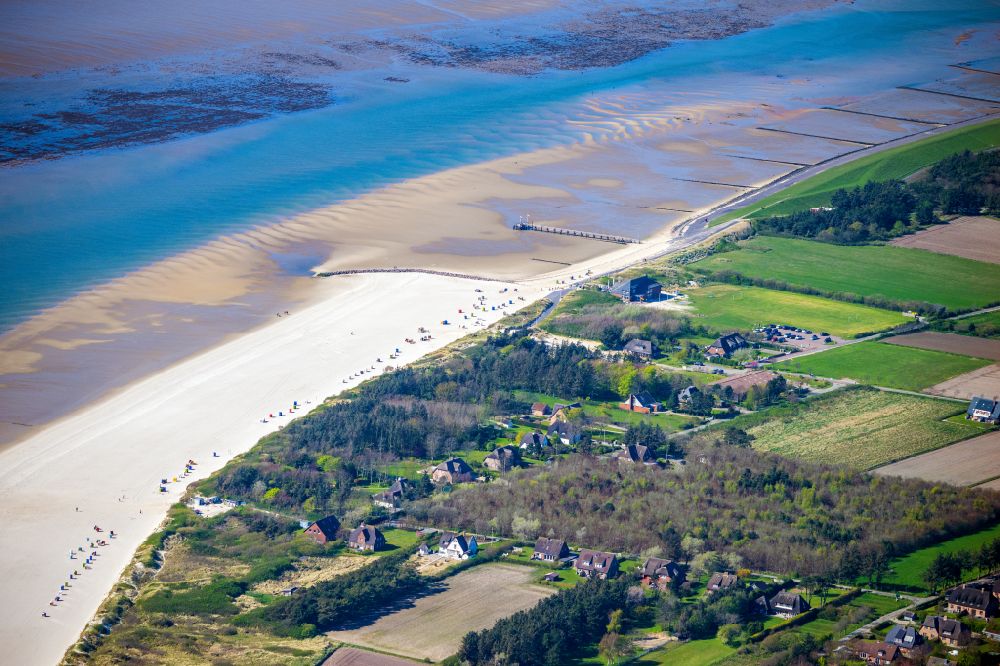 Utersum from the bird's eye view: Coastal landscape on the sandy beach of the island of Foehr in the North Sea near Utersum in the state of Schleswig-Holstein