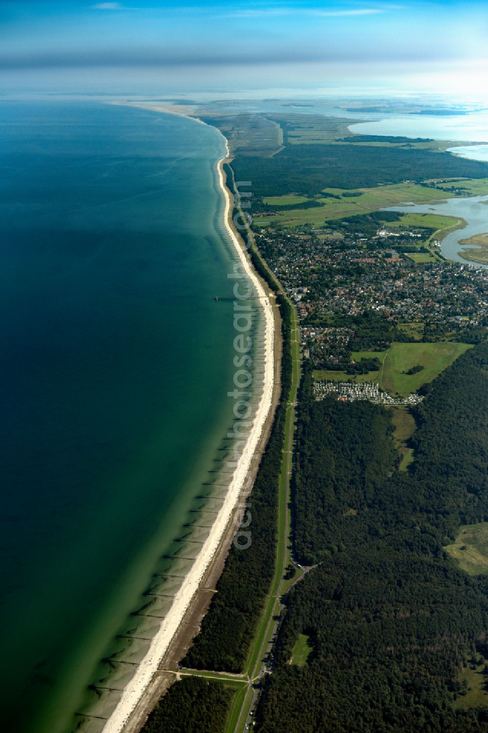 Zingst from the bird's eye view: Coastline on the sandy beach of Ostsee on Darss in Zingst at the baltic coast in the state Mecklenburg - Western Pomerania, Germany