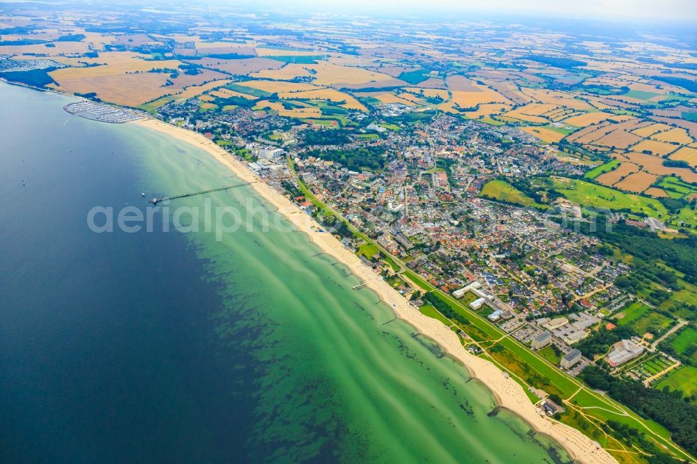Aerial image Grömitz - Coastline on the sandy beach of Baltic Sea in Groemitz in the state Schleswig-Holstein, Germany
