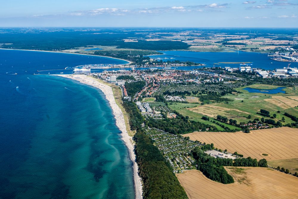Aerial image Rostock - Coastline on the sandy beach of Baltic Sea in the district Warnemuende in Rostock in the state Mecklenburg - Western Pomerania, Germany