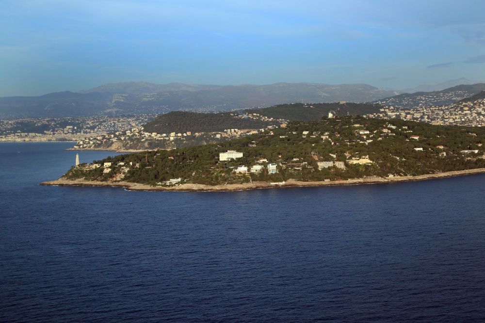 Aerial photograph Saint-Jean-Cap-Ferrat - Coastline at the rocky cliffs on the peninsula Cap Ferrat in the Mediterranean Sea in Saint-Jean-Cap-Ferrat in Provence-Alpes-Cote d'Azur, France