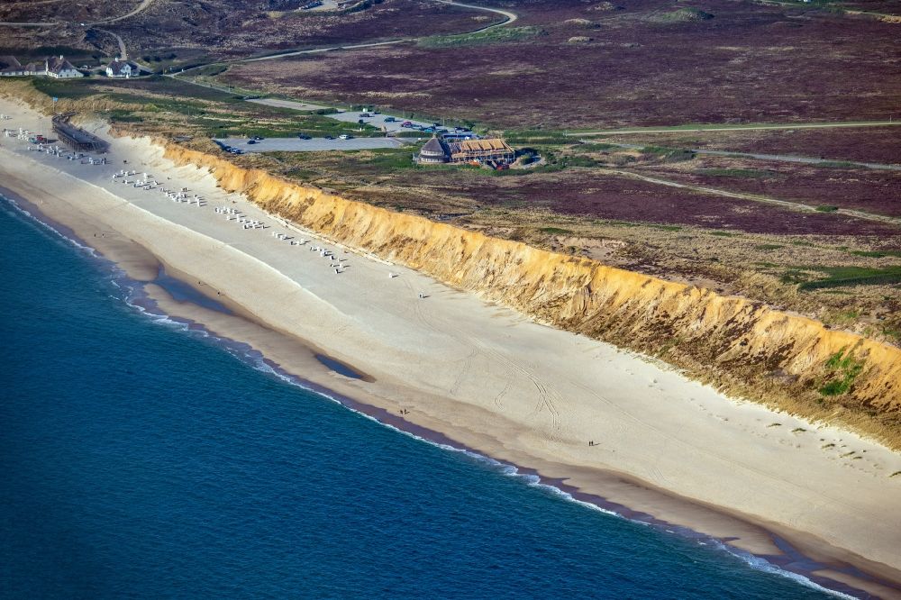 Aerial photograph Kampen (Sylt) - Coastal landscape on the steep coast of Rotes Kliff with the Hotel Rungholt in Kampen (Sylt) in the state Schleswig-Holstein, Germany