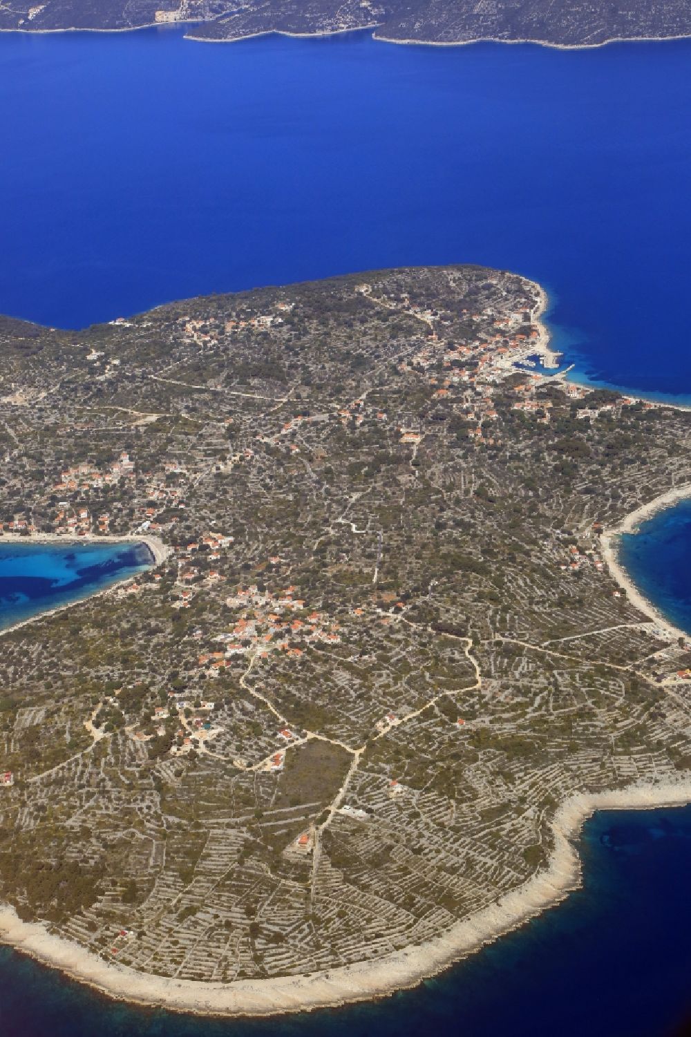 Aerial photograph Drvenik Mali - Coastal area Adriatic Sea - Island in Drvenik Mali in Splitsko-dalmatinska zupanija, Croatia