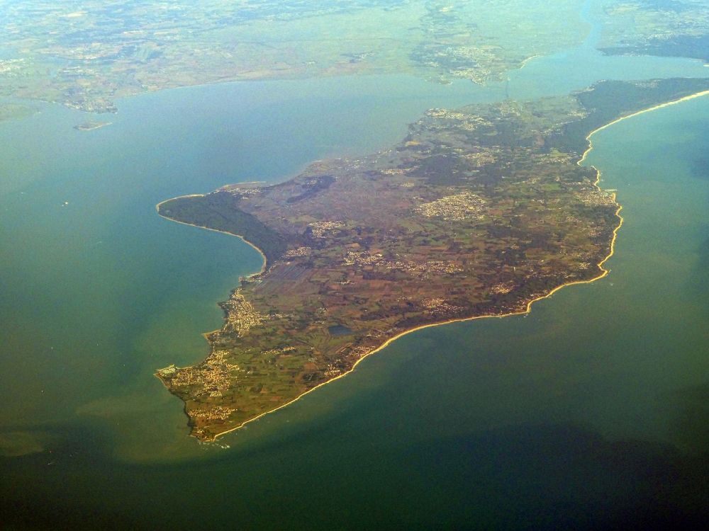 Aerial photograph Sainte-Marie-de-Re - Coastal area of the Atlantic island Ile de RA? in Nouvelle-Aquitaine, France, west coast