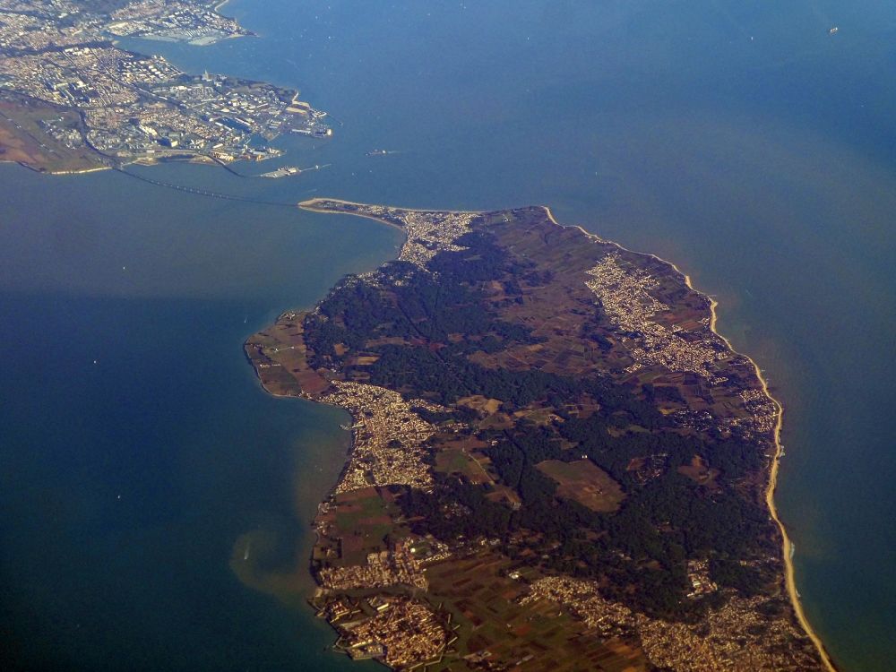 Aerial photograph Sainte-Marie-de-Re - Coastal area of the Atlantic island Ile de RA? in Nouvelle-Aquitaine, France, west coast