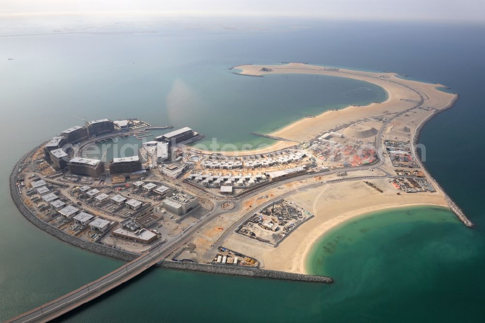 Aerial image Dubai - Coastal area of the Daria Island in Persian Gulf - Island in Dubai in United Arab Emirates