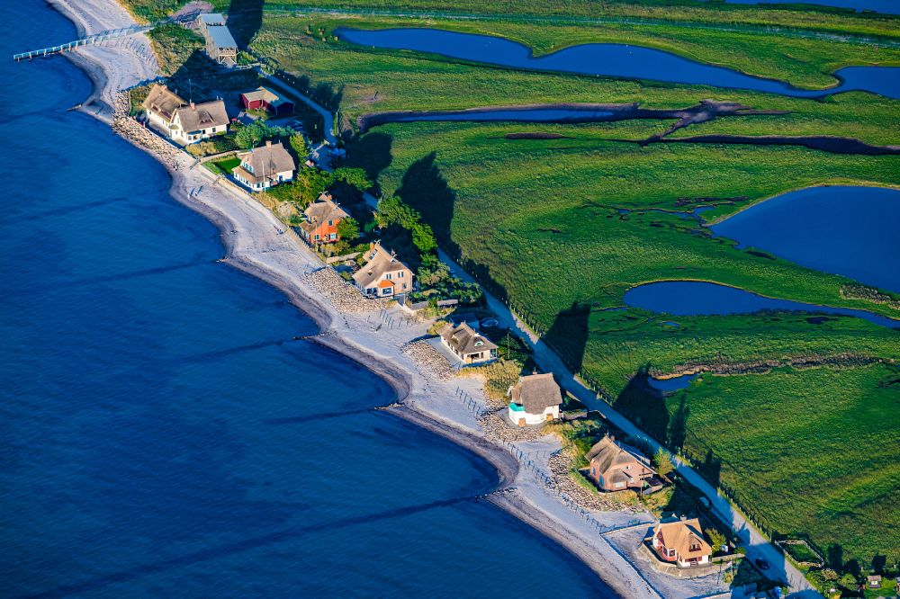 Heiligenhafen from the bird's eye view: Coastal area of the peninsula Graswarder-Heilgenhafen with a few single- family houses at the beach in Grossenbrode in the state Schleswig-Holstein
