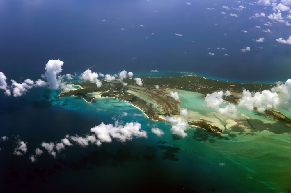 Aerial image Karibische Inseln - Coastal Caribbean Pacific islands on the edge of the North Atlantic Ocean in Ragged Iceland, Bahamas