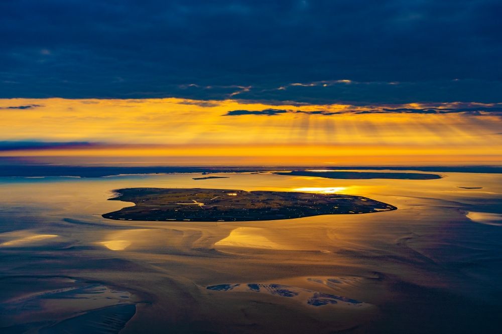 Aerial photograph Pellworm - Coastal area of a??a??the North Frisian North Sea island Pellworm in sunrise in the state Schleswig-Holstein, Germany