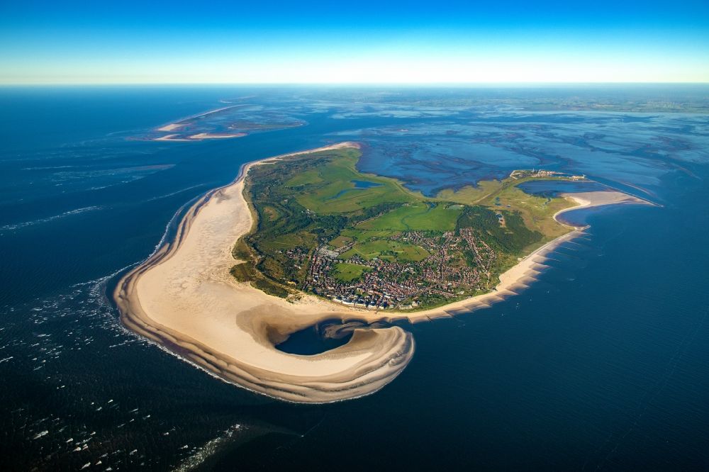 Aerial image Borkum - Coastal area of a??a??the North Sea - Borkum island in East Frisia in the state Lower Saxony, Germany