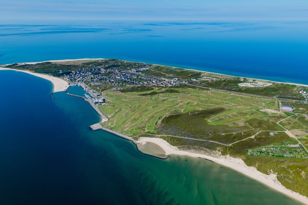 Aerial image Hörnum (Sylt) - Coastal area of a??a??the North Sea island in Hoernum (Sylt) in the state Schleswig-Holstein, golf course Budersand Hoernum