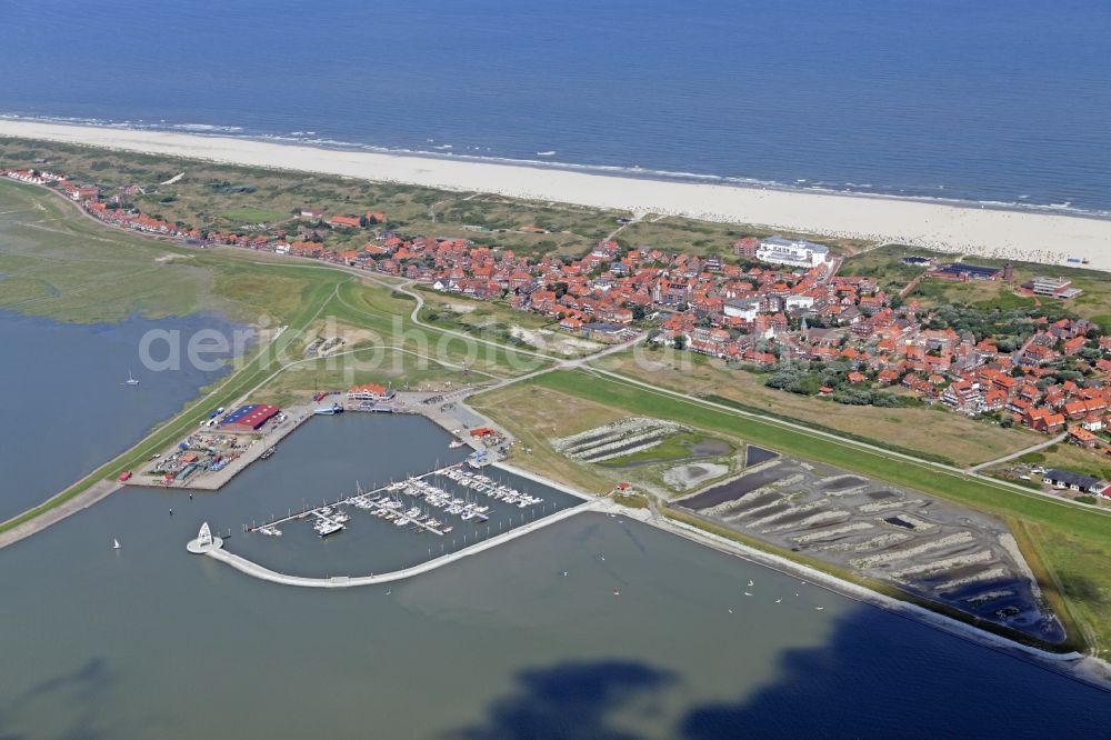 Aerial photograph Juist - Pleasure boat and yacht harbor in the coastal area of the North Sea - Island of Juist in Lower Saxony