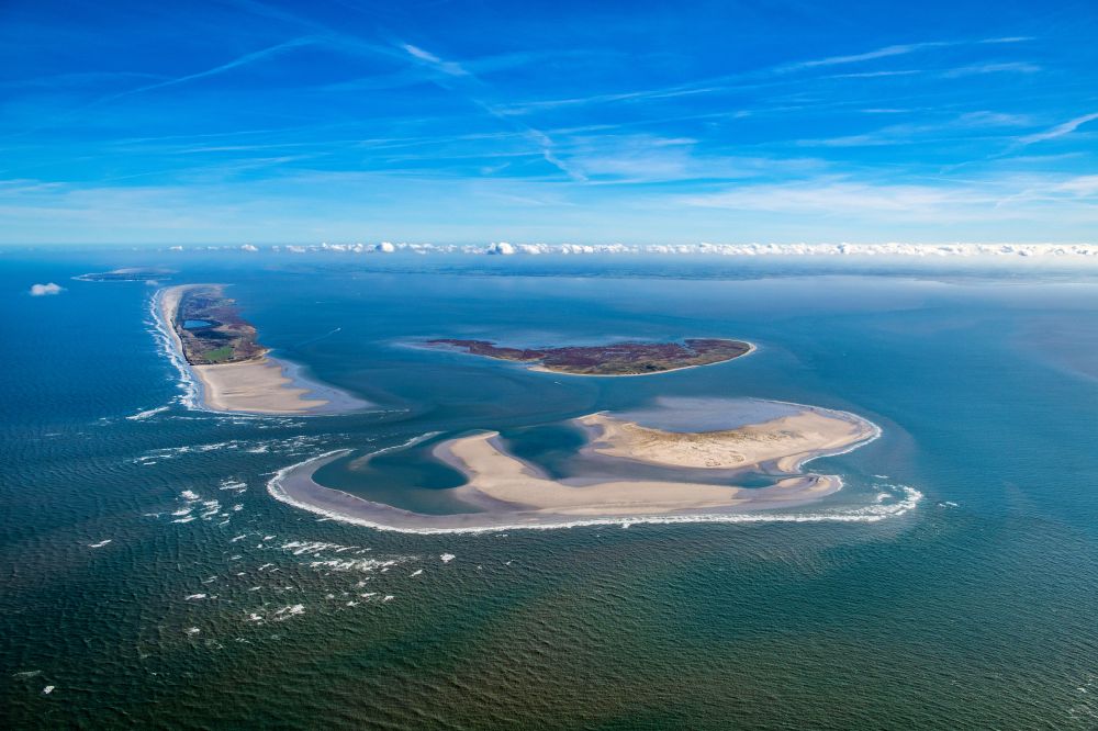 Juist from the bird's eye view: Coastal area of North Sea - Island Kachelotplate in Juist in the state Lower Saxony, Germany