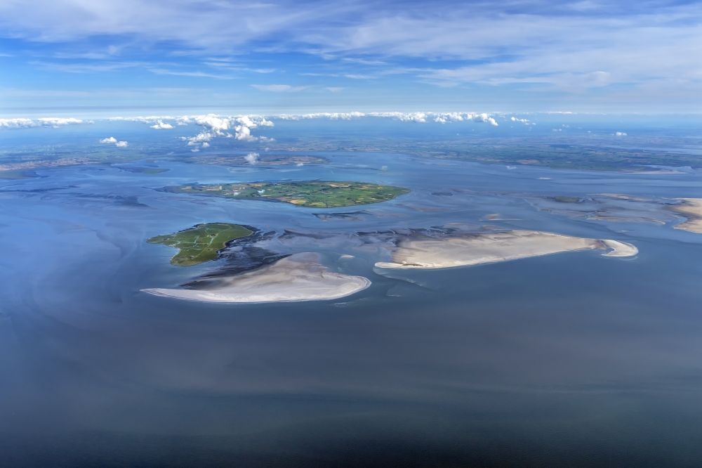 Pellworm from the bird's eye view: Coastal area of the North Sea - Island in Pellworm in the state Schleswig-Holstein