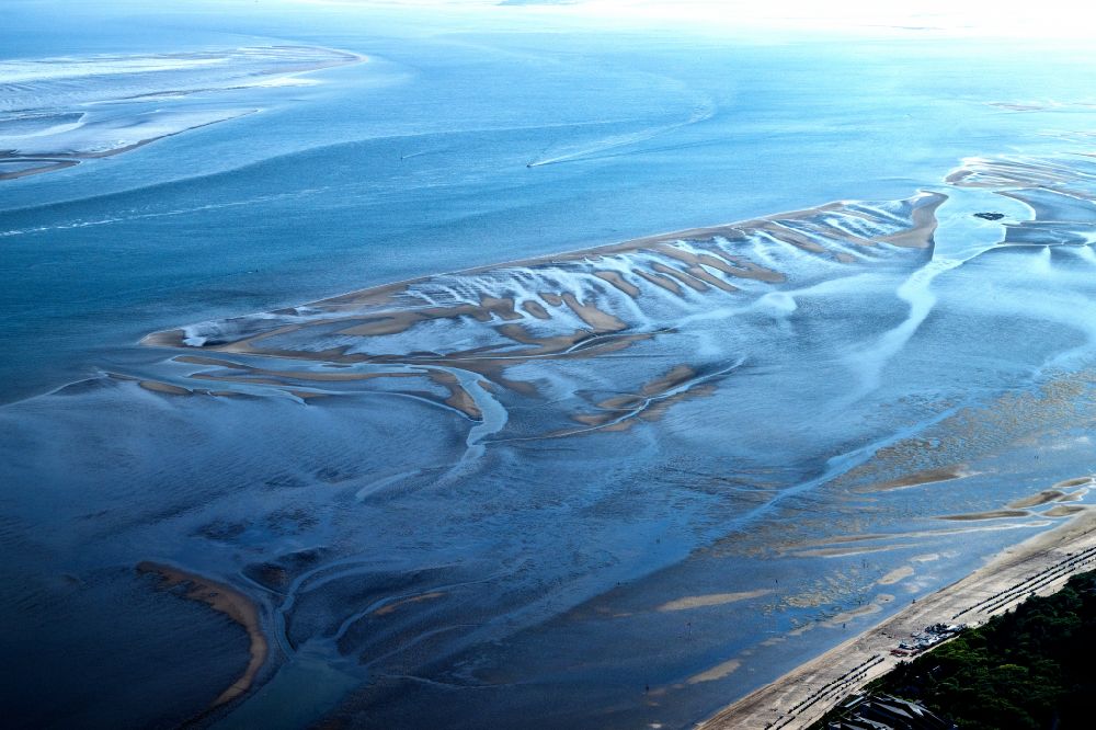 Föhr from the bird's eye view: Coastal area of the North Sea - island in Foehr in the North Frisian Wadden Sea in Schleswig-Holstein
