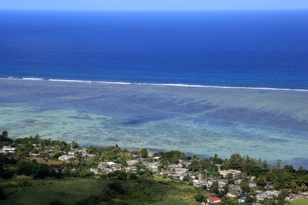 Aerial photograph Baie du Cap - Beach, lagoon and coral reef in Baie du Cap on the island Mauritius in the Indian Ocean