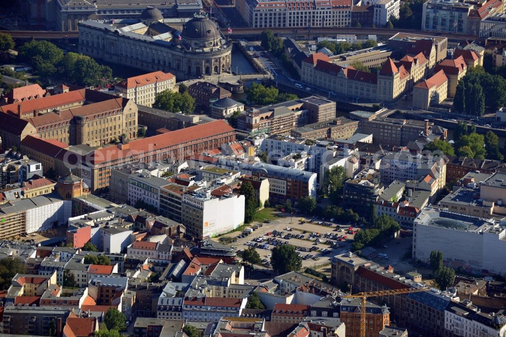 Aerial photograph Berlin - View to the art building Tacheles in the street Oranienburger Straße in Berlin-Mitte. The ruin functions as a production, presentation and event area