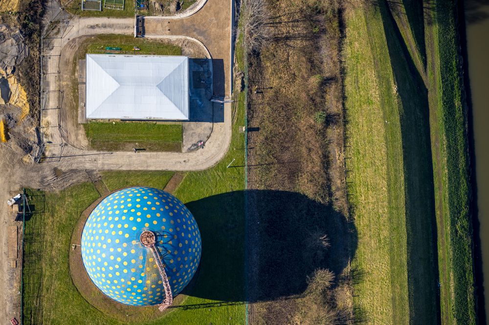 Aerial image Gelsenkirchen - Outdoor art- installation Der Ball in the district Bismarck in Gelsenkirchen at Ruhrgebiet in the state North Rhine-Westphalia, Germany