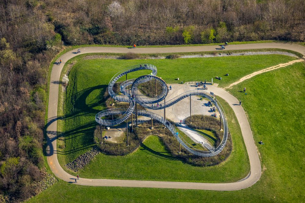 Duisburg from the bird's eye view: outdoor art- installation Tiger & Turtle in Duisburg at Ruhrgebiet in the state North Rhine-Westphalia