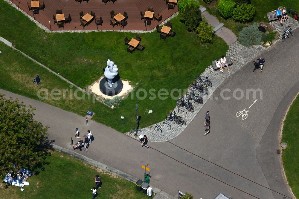 Bodman-Ludwigshafen from the bird's eye view: Art installation of an open-air sculpture Yolanda by Miriam Lenk in the Uferberich in Bodman-Ludwigshafen in the state Baden-Wurttemberg, Germany