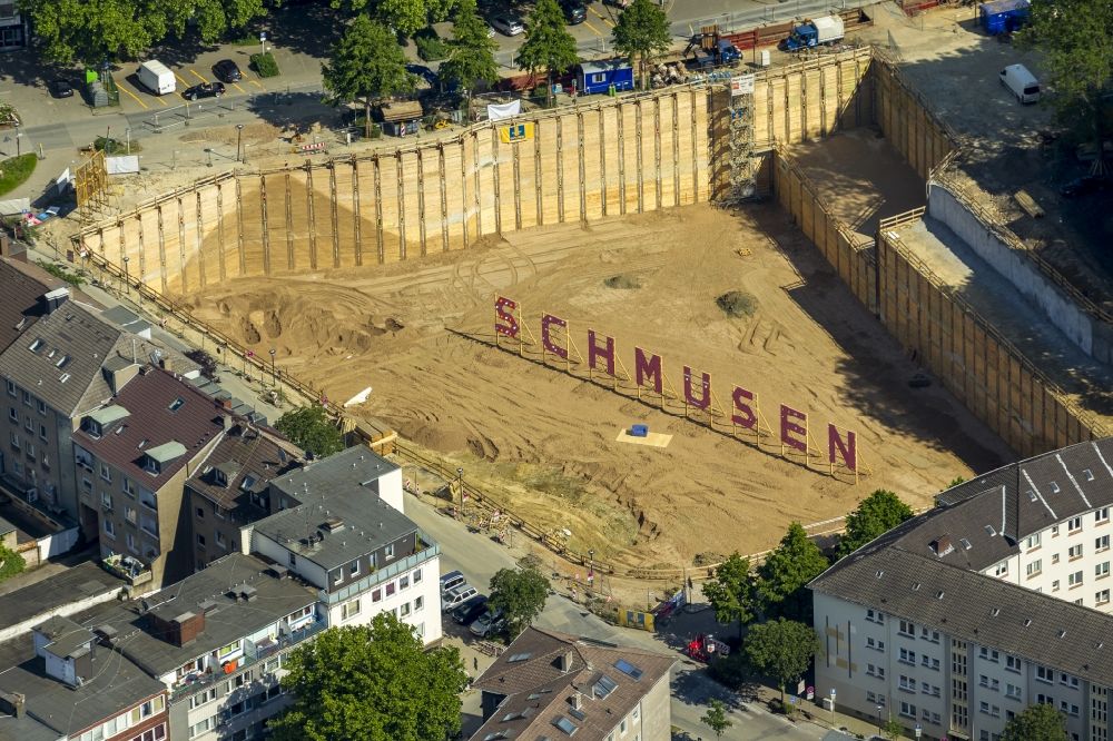 Essen from above - Art installation cuddle in an excavation in the city of Essen in North Rhine-Westphalia
