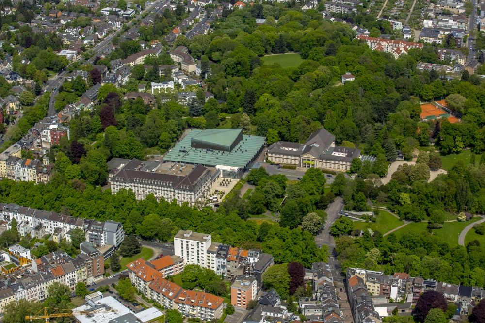 Aerial photograph Aachen - Spa park and historical buildings in the Northeast of the city centre of Aachen in the state of North Rhine-Westphalia. Aachen is a spa town, diocesan town and the western-most major city of Germany. The park includes the Aachen Casino in the New Spa Building, the Hotel Pullman Aachen Quellenhof and the conference and event location Eurogress Aachen with its distinct green roof