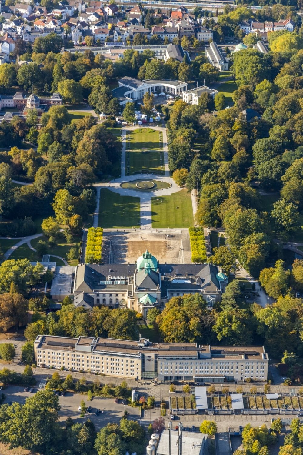 Aerial image Bad Oeynhausen - Building of the Spa and Event house and park of the Staatsbad Bad Oeynhausen with theater and clinic buildings in the district Gohfeld in Bad Oeynhausen in the state North Rhine-Westphalia, Germany