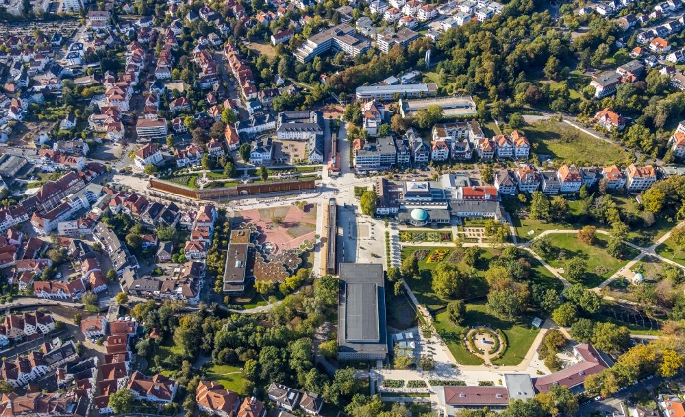 Aerial photograph Bad Salzuflen - Building of the Spa and Event house with Parkanlagen of Kurpark of Staatsbad Salzuflen an der Parkstrasse in the district Werl in Bad Salzuflen in the state North Rhine-Westphalia, Germany