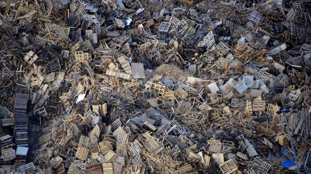 Aerial image Plaidt - Bearing surface for old wooden pallets on Ludwig-Erhard-Strasse in the industrial area in Plaidt in the state Rhineland-Palatinate, Germany