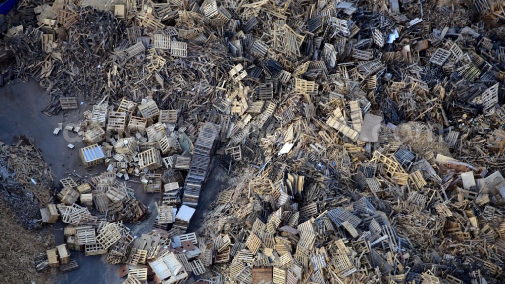 Aerial photograph Plaidt - Bearing surface for old wooden pallets on Ludwig-Erhard-Strasse in the industrial area in Plaidt in the state Rhineland-Palatinate, Germany