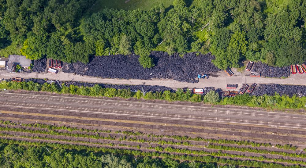 Aerial photograph Bergkamen - Bearing surface for used tires in the industrial area on street Werner Strasse in Bergkamen in the state North Rhine-Westphalia, Germany