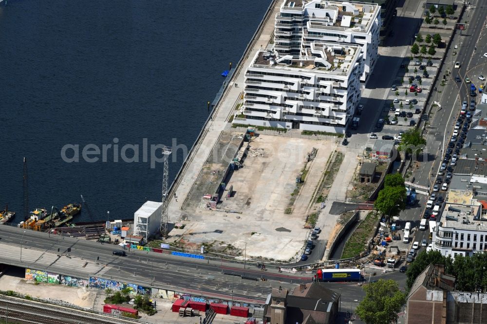 Aerial image Berlin - Bearing surface in the former port Osthafen on Stralauer Allee in the industrial area in the district Friedrichshain in Berlin, Germany