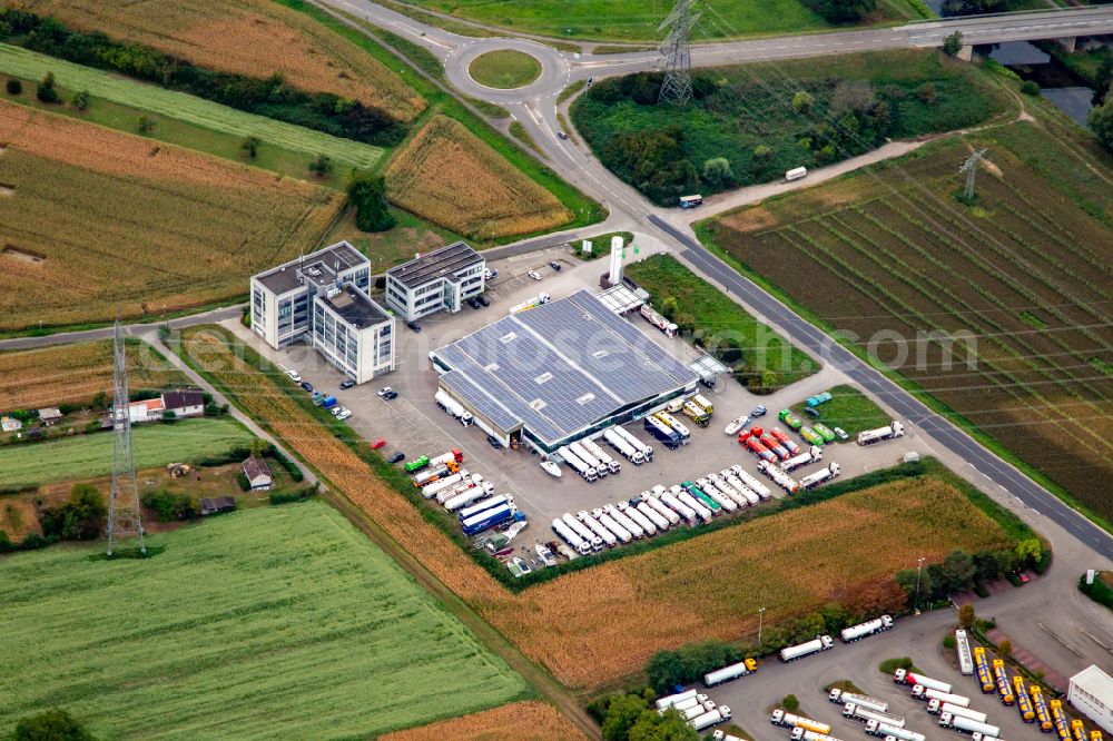 Karlsruhe from the bird's eye view: Storage house and self-storage warehouse of Baden-Self-Storage GmbH on street Esso-Strasse in Karlsruhe in the state Baden-Wuerttemberg, Germany
