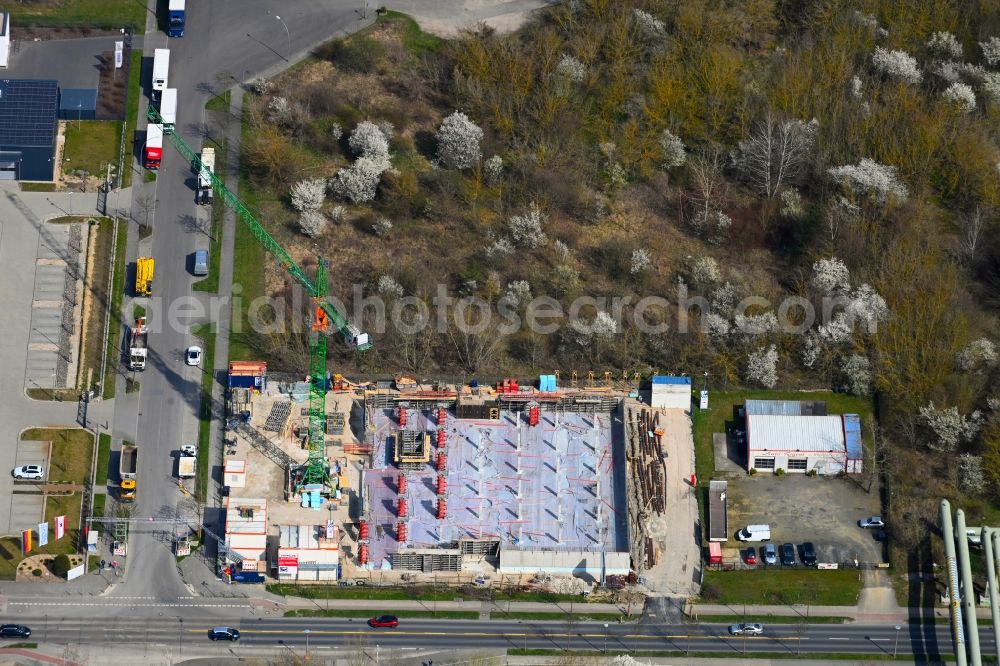 Aerial image Berlin - Construction site for the new construction of a self-storage warehouse Zu den Kruegerwiesen corner Pablo-Picasso-Strasse in Berlin, Germany