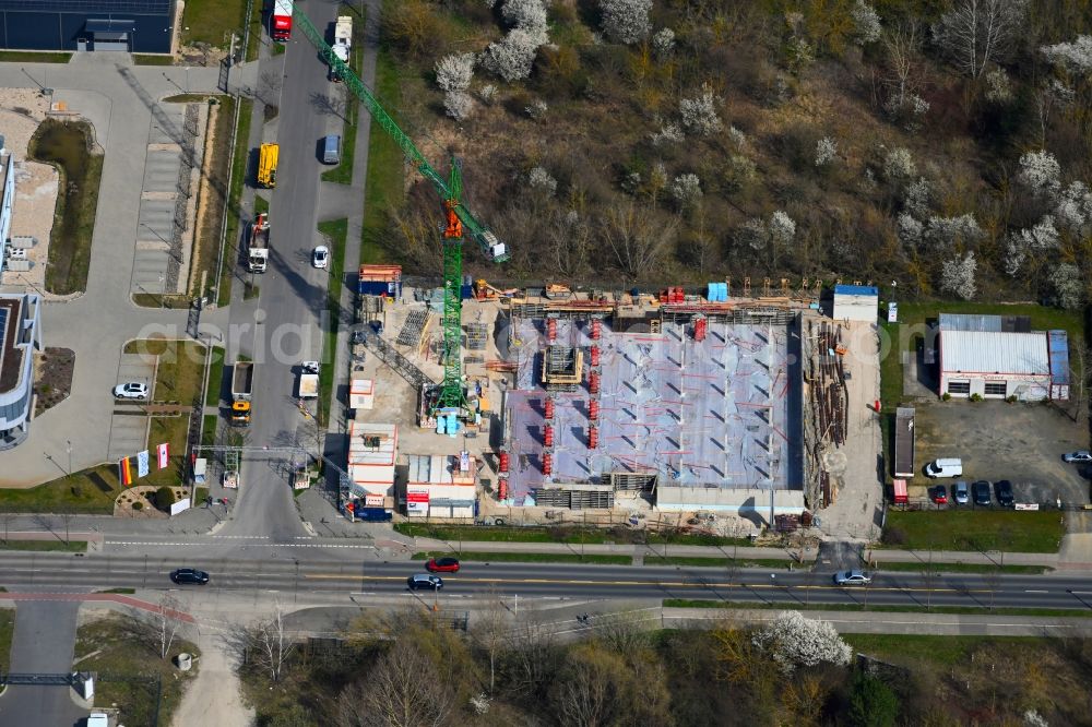 Aerial photograph Berlin - Construction site for the new construction of a self-storage warehouse Zu den Kruegerwiesen corner Pablo-Picasso-Strasse in Berlin, Germany