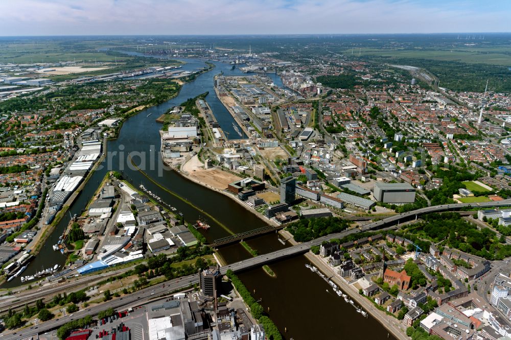 Aerial photograph Bremen - Warehouses and forwarding building on Weser river in the district Ueberseestadt in Bremen, Germany
