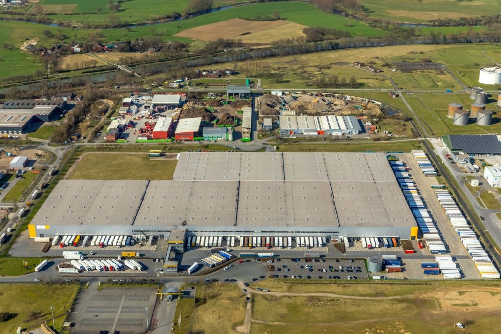 Hünxe from the bird's eye view: Warehouses and forwarding building LGI Logistics Group International GmbH on Werner-Heisenberg-Strasse in Huenxe in the state North Rhine-Westphalia, Germany