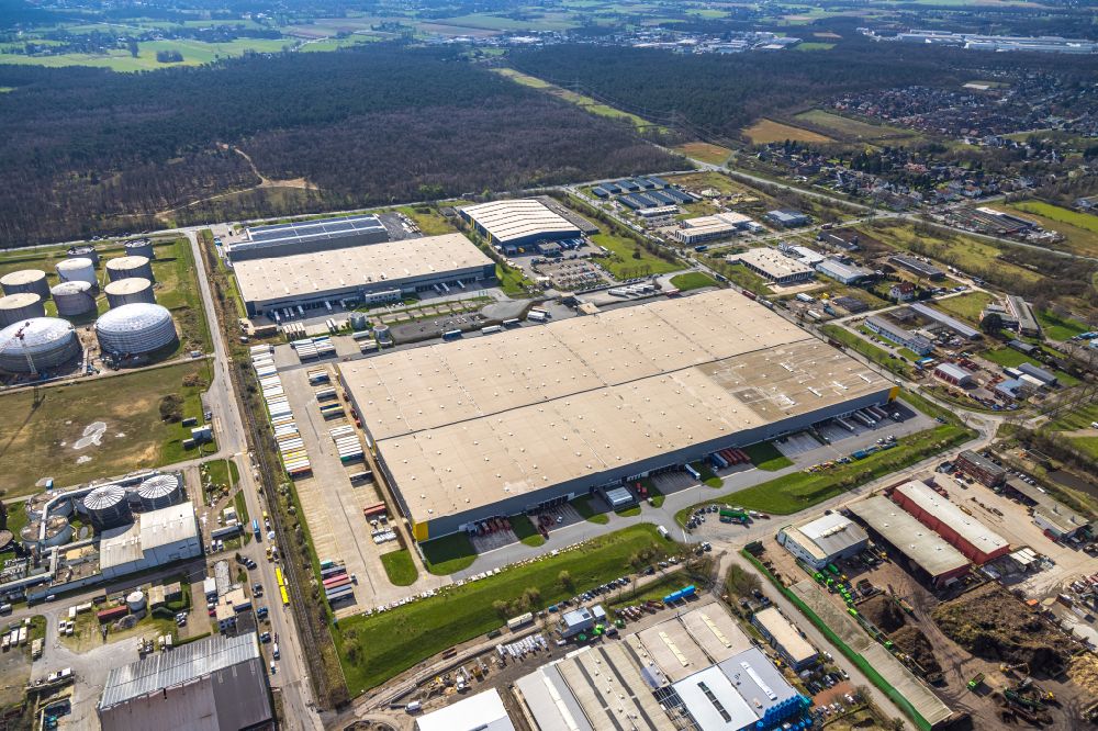 Hünxe from above - warehouses and forwarding building LGI Logistics Group International GmbH on Werner-Heisenberg-Strasse in Huenxe in the state North Rhine-Westphalia, Germany