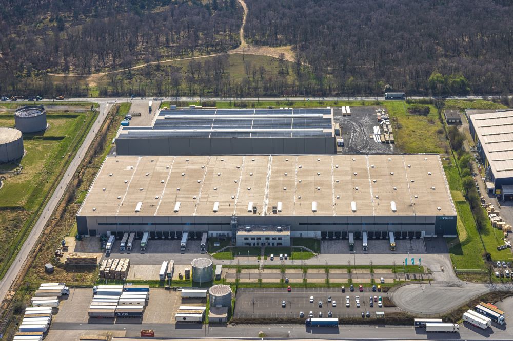 Hünxe from the bird's eye view: warehouses and forwarding building LGI Logistics Group International GmbH on Werner-Heisenberg-Strasse in Huenxe in the state North Rhine-Westphalia, Germany
