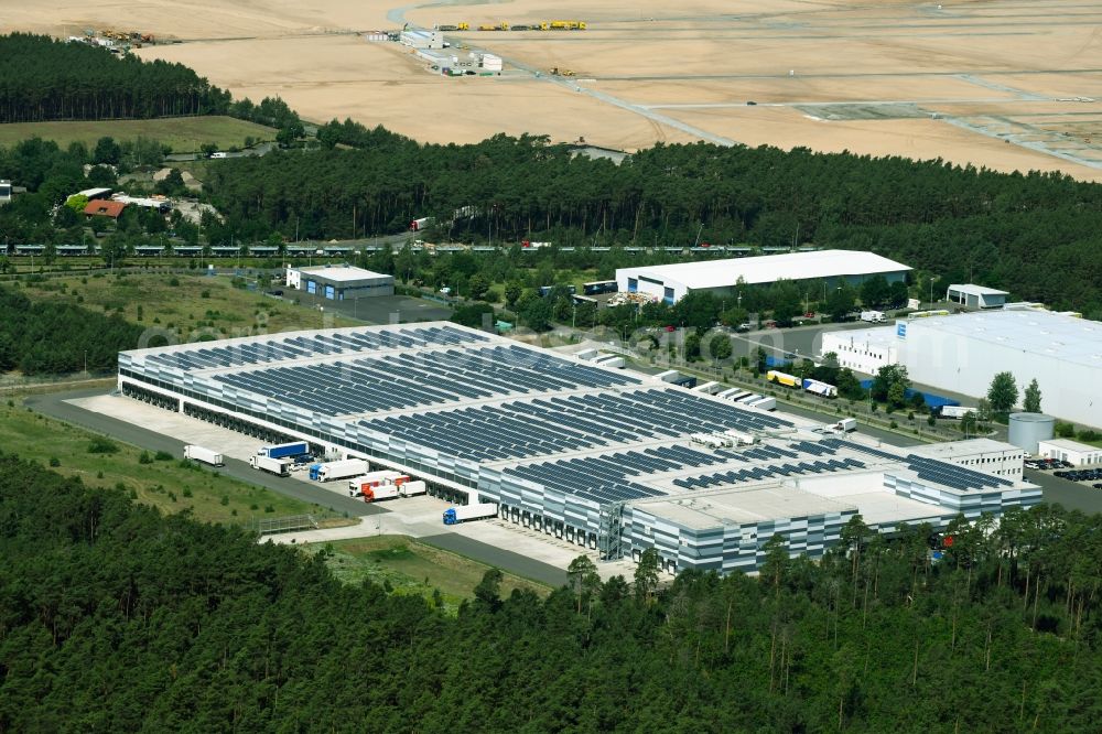 Aerial photograph Grünheide (Mark) - Warehouses and forwarding building Lidl Vertriebs-GmbH & Co. KG on Ahornstrasse in the district Freienbrink in Gruenheide (Mark) in the state Brandenburg, Germany