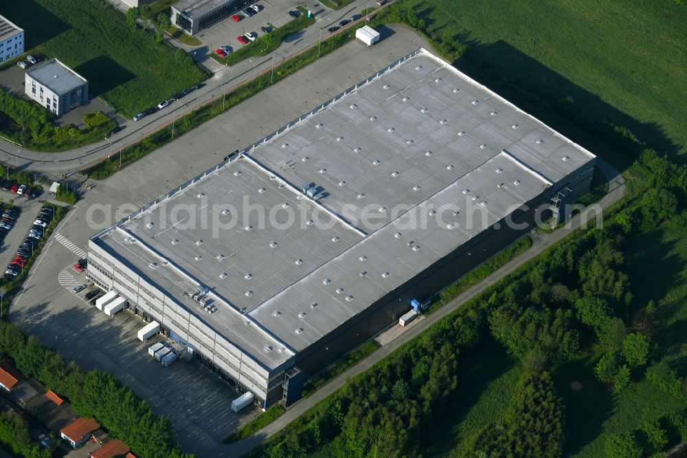 Reinbek from the bird's eye view: Warehouse complex-building in the industrial area Peek & Cloppenburg KG on Senefelder-Ring in Reinbek in the state Schleswig-Holstein, Germany