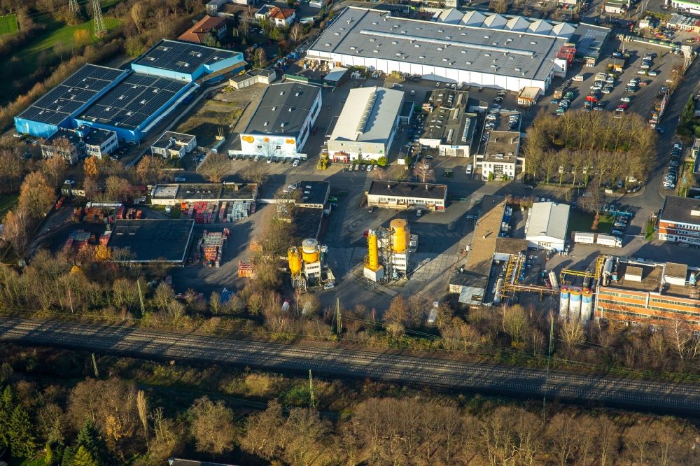 Aerial photograph Gelsenkirchen - Warehouse complex-building in the industrial area Maeder Aqualack AG in the commercial area in Gelsenkirchen - Scholven in North Rhine-Westphalia